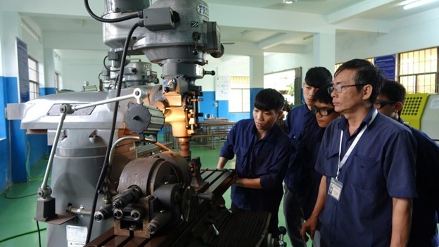 A practical class of the Mechanic major at MITC