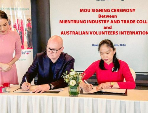 Mien Trung Industry and Trade College Collaborates with Australian Volunteers Organization for Community Service!